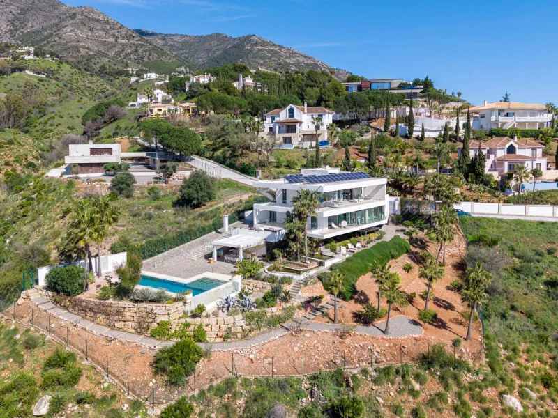 Detached Villa in Prestigious Valtocado, Mijas – with Panoramic Views of the Mountains and the Mediterranean