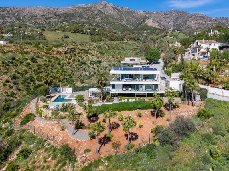 Detached Villa in Prestigious Valtocado, Mijas – with Panoramic Views of the Mountains and the Mediterranean