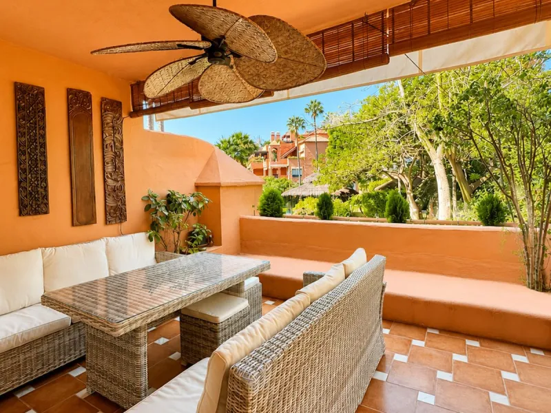Apartment - Middle Floor Apartment в продаже в Marbella, Málaga. В доме 3 спален и 3 ванных комнат. Площадь дома 159 м²