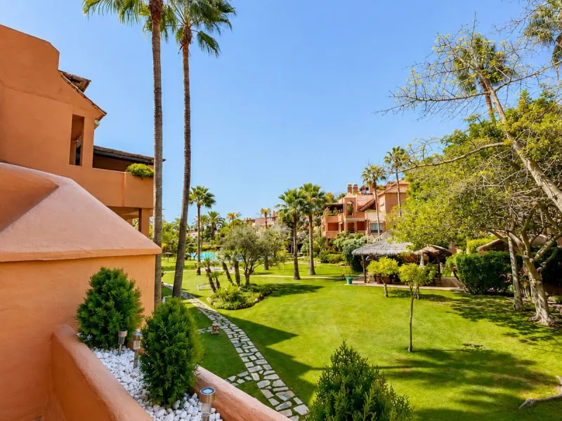 Apartment - Middle Floor Apartment в продаже в Marbella, Málaga. В доме 3 спален и 3 ванных комнат. Площадь дома 159 м²