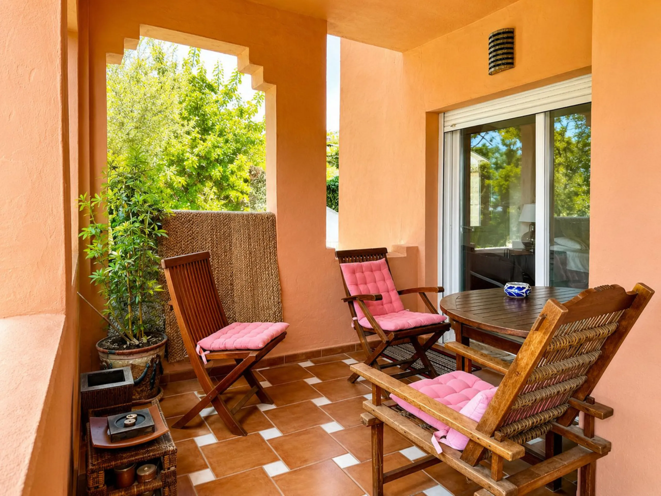 Apartment - Middle Floor Apartment в продаже в Marbella, Málaga. В доме 3 спален и 3 ванных комнат. Площадь дома 159 м²