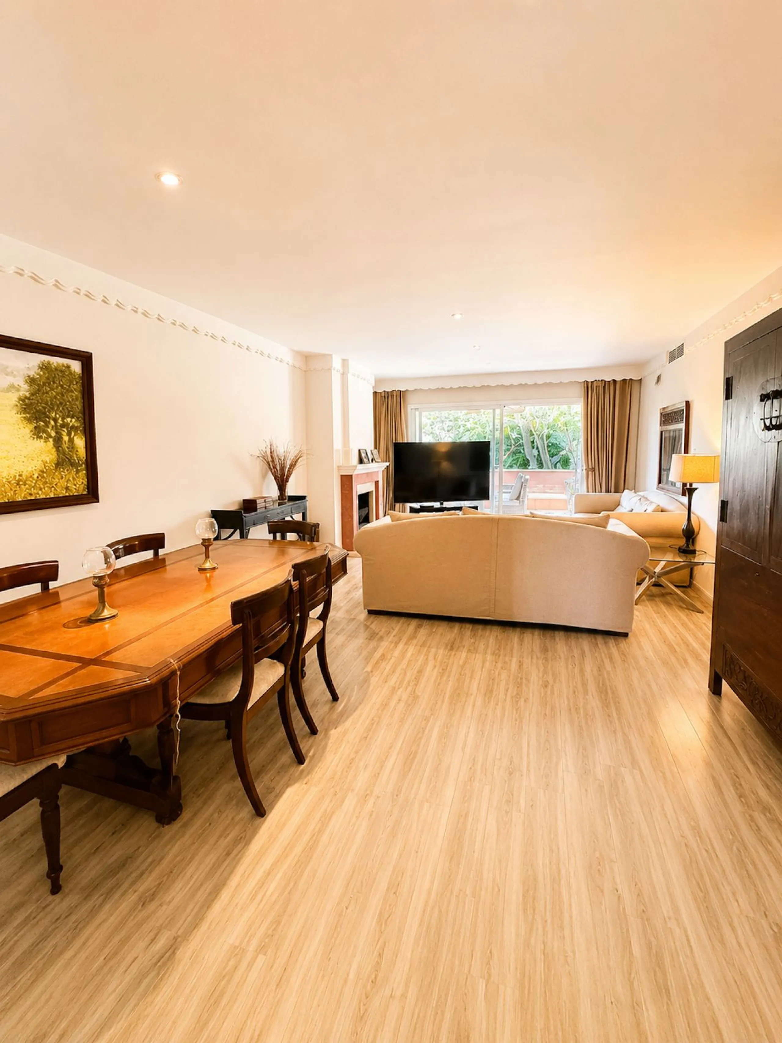 Apartment - Middle Floor Apartment в продаже в Marbella, Málaga. В доме 3 спален и 3 ванных комнат. Площадь дома 159 м²