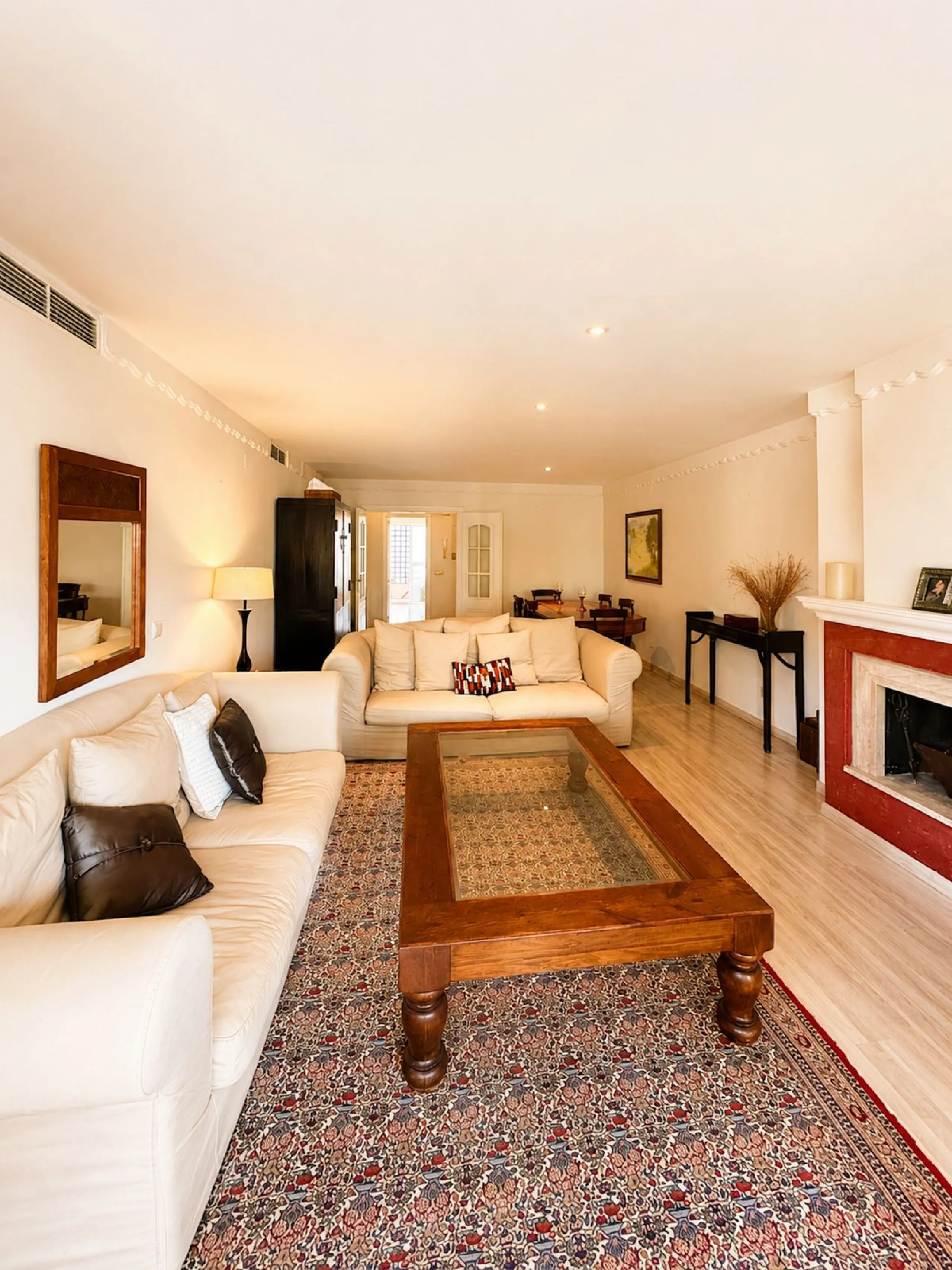 Apartment - Middle Floor Apartment в продаже в Marbella, Málaga. В доме 3 спален и 3 ванных комнат. Площадь дома 159 м²
