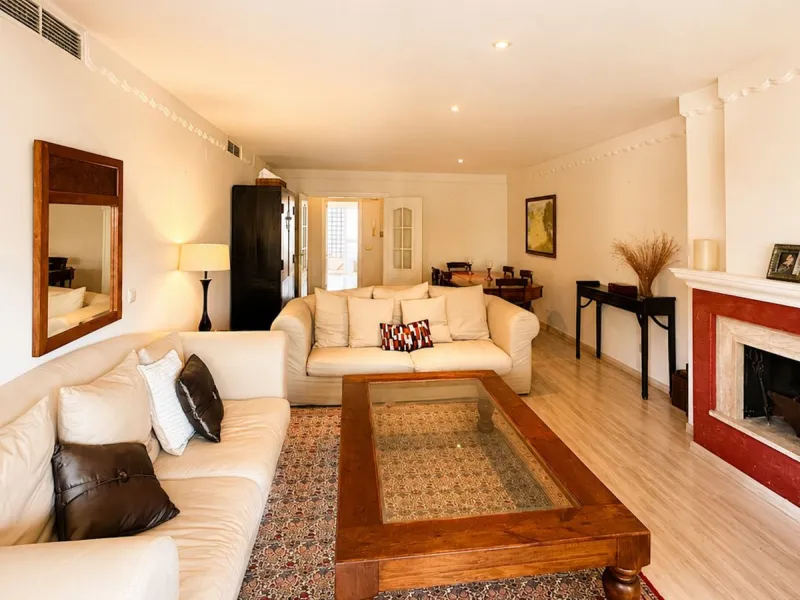 Apartment - Middle Floor Apartment в продаже в Marbella, Málaga. В доме 3 спален и 3 ванных комнат. Площадь дома 159 м²