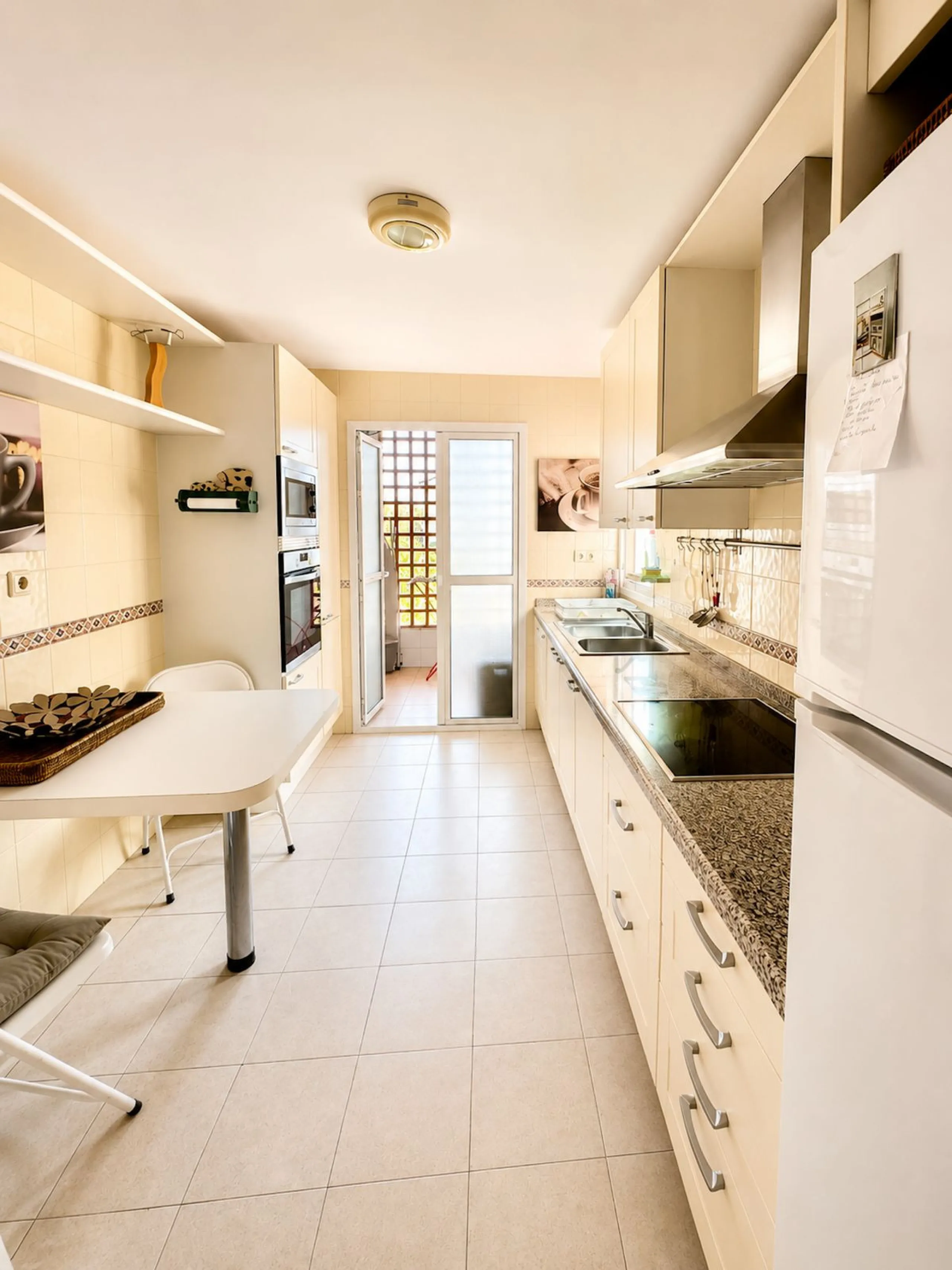 Apartment - Middle Floor Apartment в продаже в Marbella, Málaga. В доме 3 спален и 3 ванных комнат. Площадь дома 159 м²