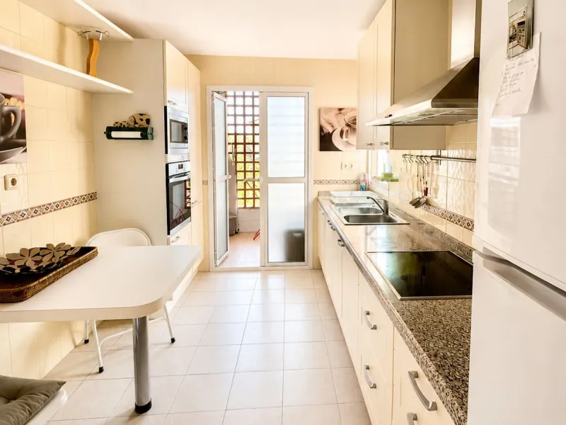 Apartment - Middle Floor Apartment в продаже в Marbella, Málaga. В доме 3 спален и 3 ванных комнат. Площадь дома 159 м²