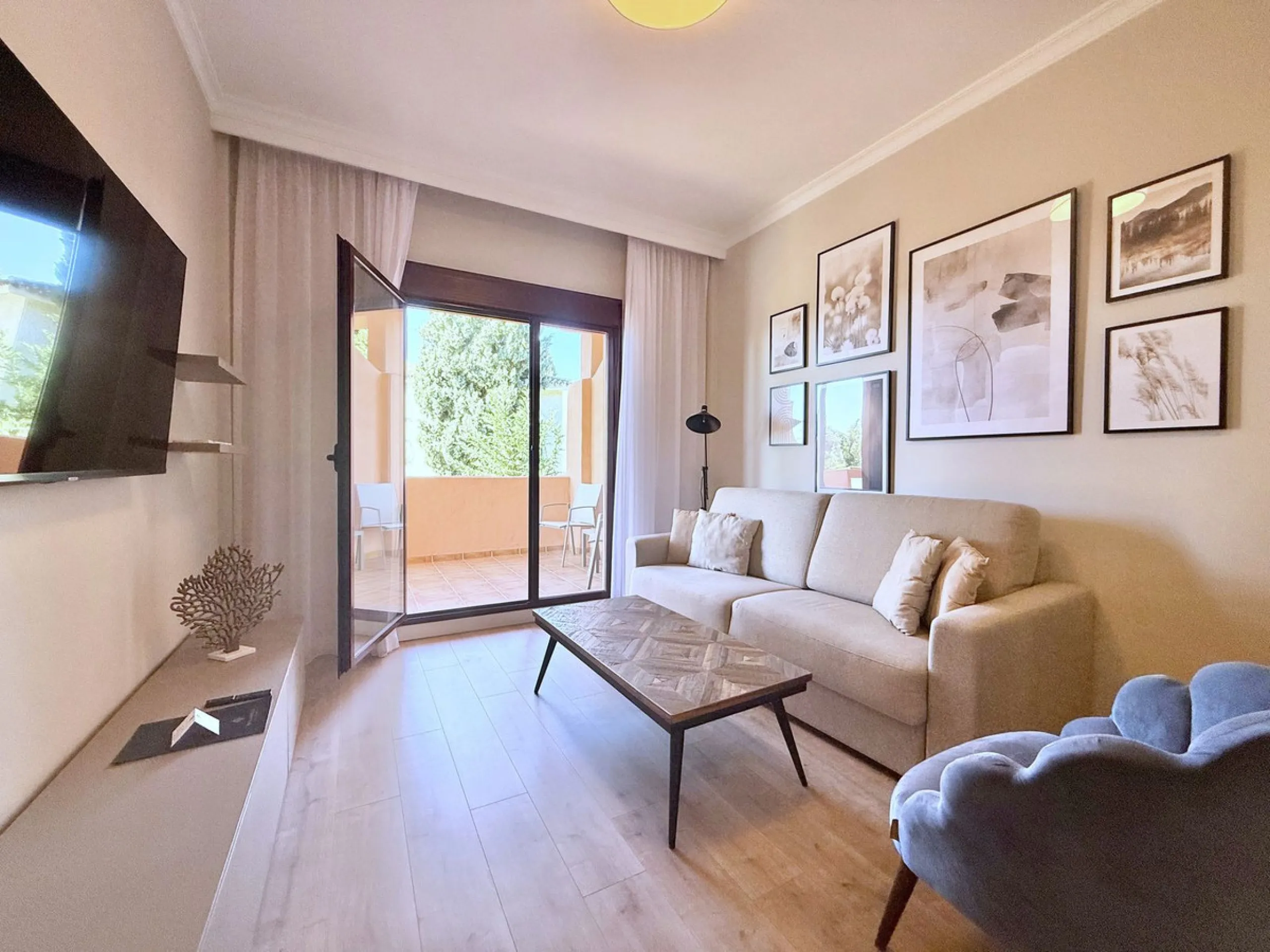 This is an ideal opportunity for those seeking a holiday retreat with resort benefits (such as concierge, cleaning services and discounted golf fares) with up to 60 days a year flexible personal usage and easy rental management for the rest of the year.