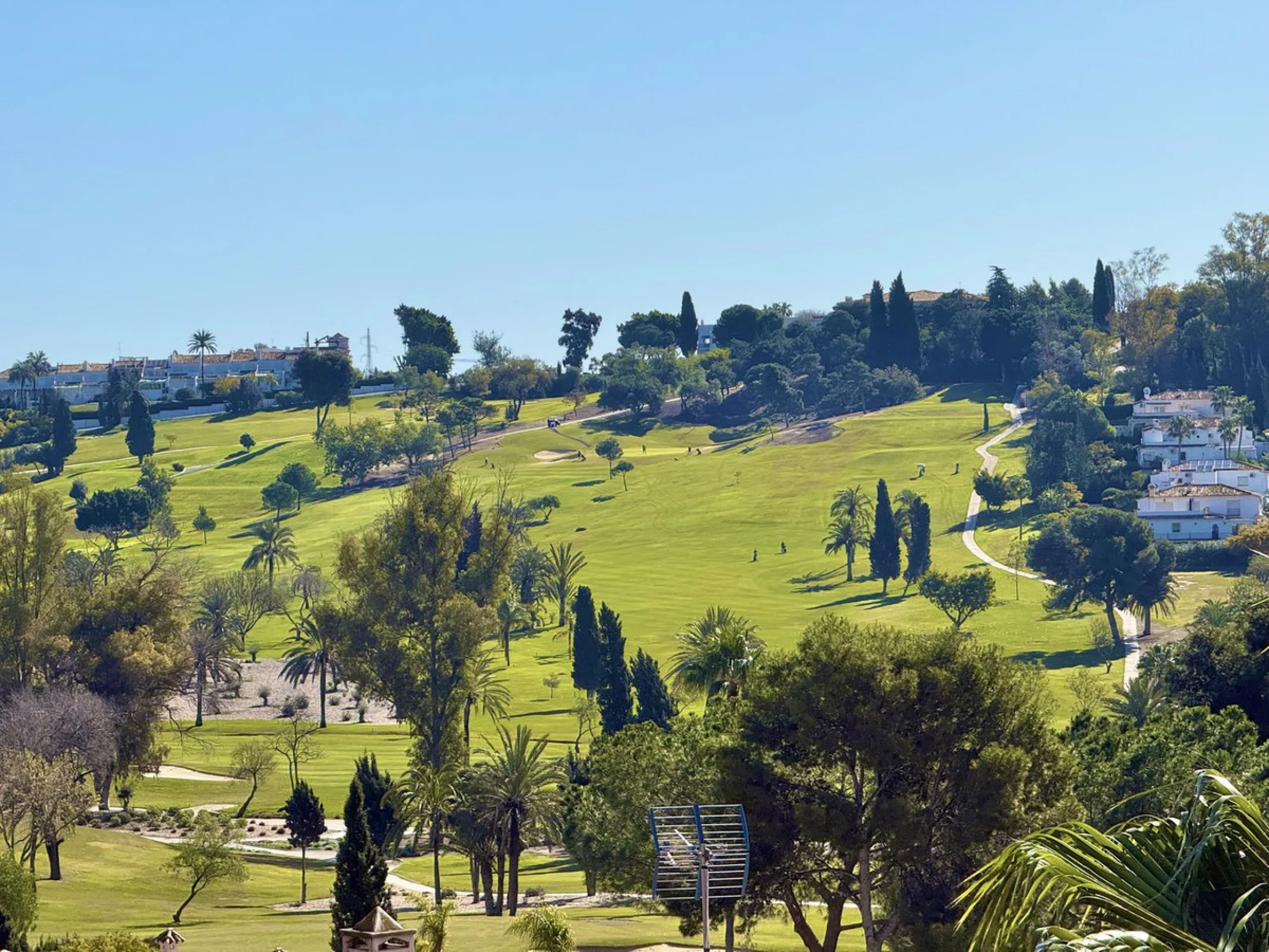 This is an ideal opportunity for those seeking a holiday retreat with resort benefits (such as concierge, cleaning services and discounted golf fares) with up to 60 days a year flexible personal usage and easy rental management for the rest of the year.