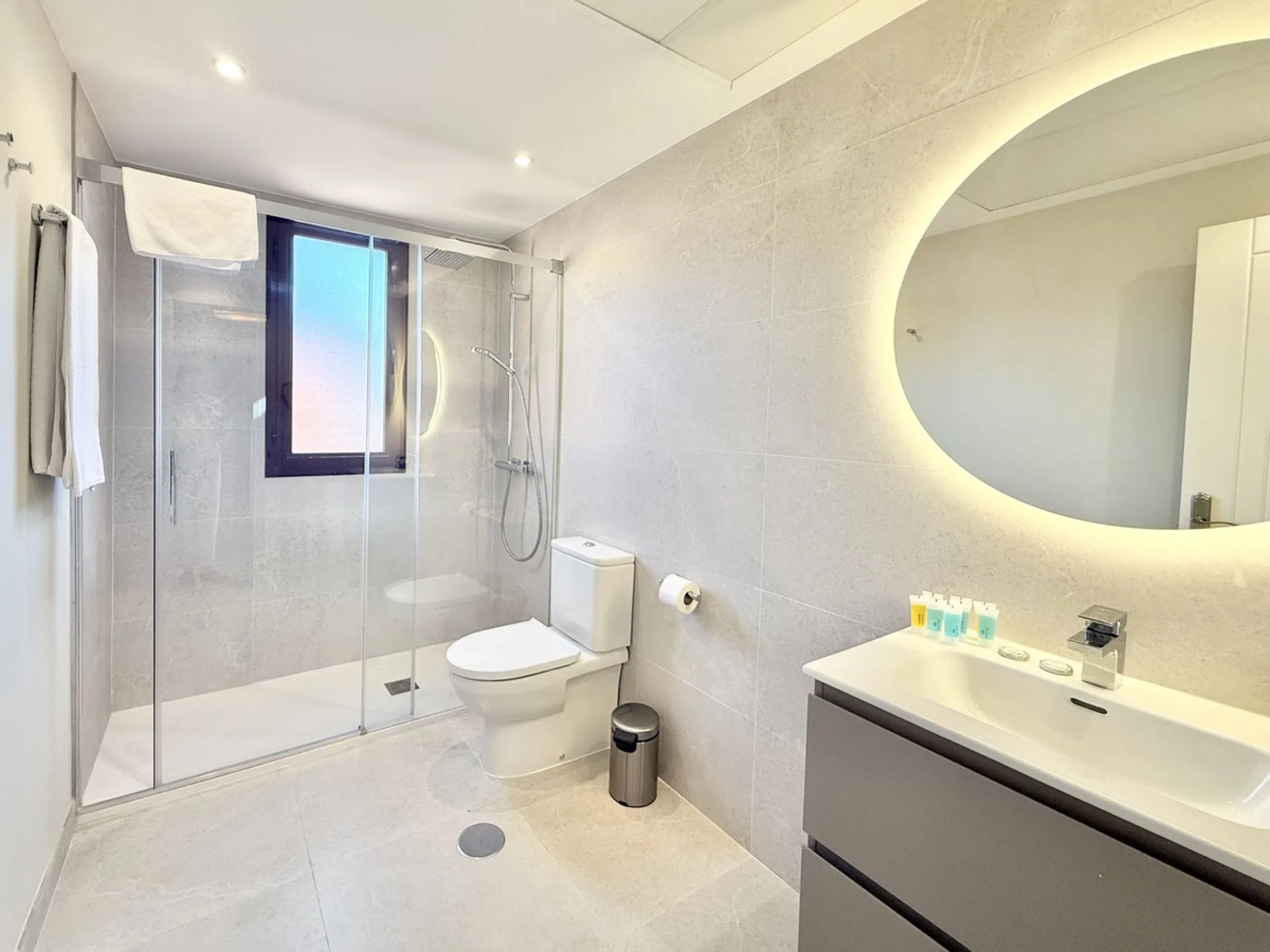 This is an ideal opportunity for those seeking a holiday retreat with resort benefits (such as concierge, cleaning services and discounted golf fares) with up to 60 days a year flexible personal usage and easy rental management for the rest of the year.
