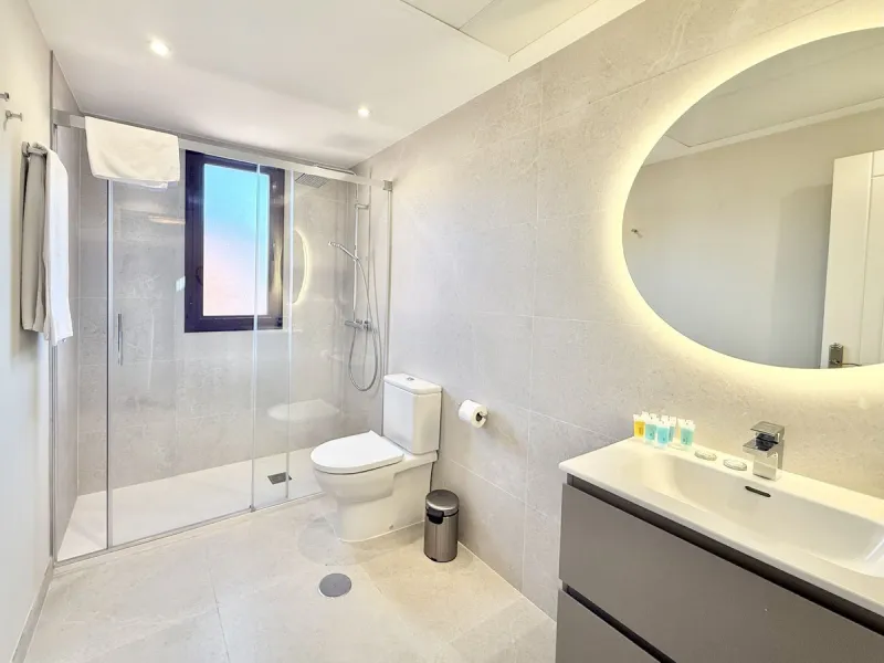 This is an ideal opportunity for those seeking a holiday retreat with resort benefits (such as concierge, cleaning services and discounted golf fares) with up to 60 days a year flexible personal usage and easy rental management for the rest of the year.