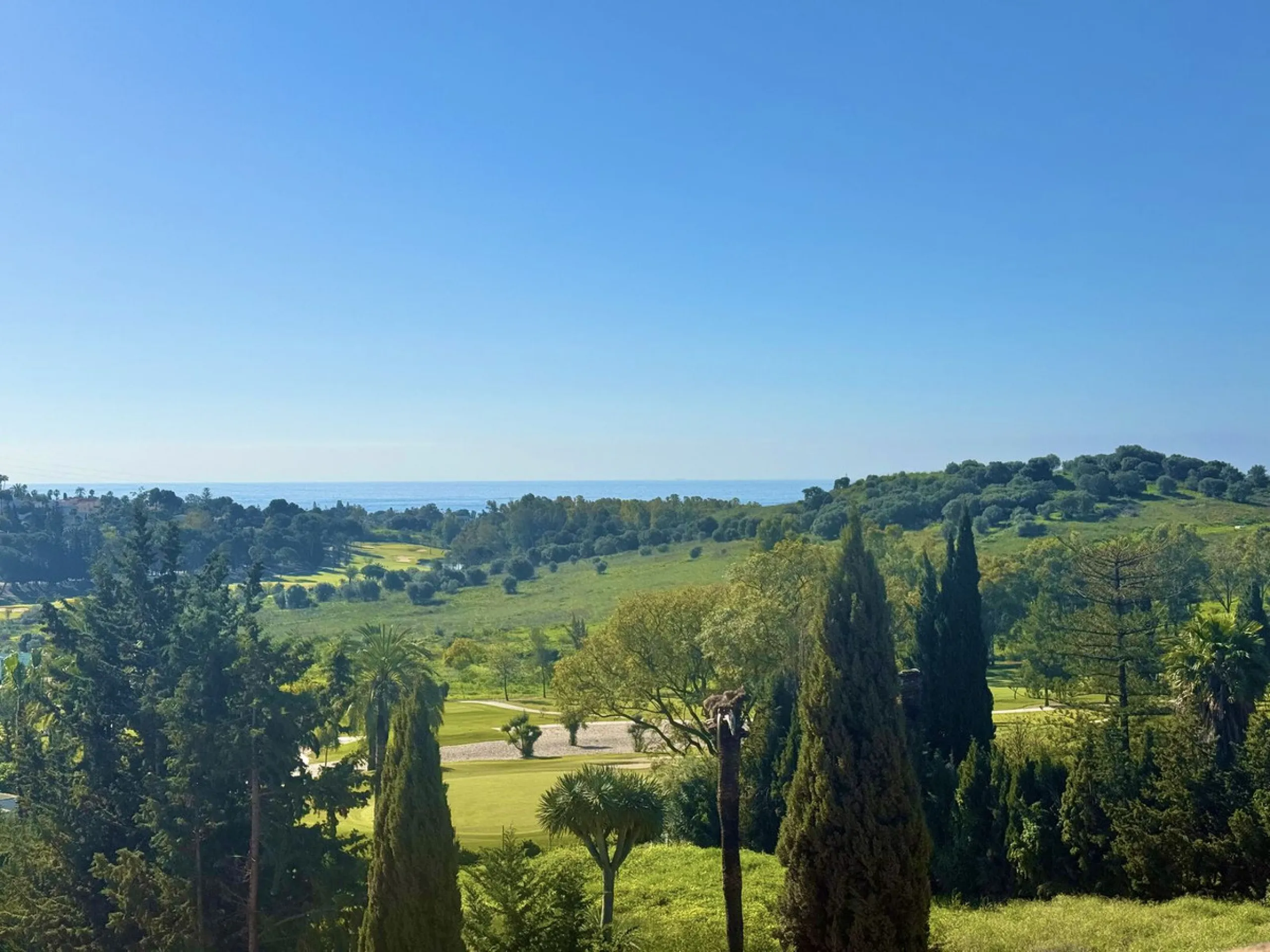 This is an ideal opportunity for those seeking a holiday retreat with resort benefits (such as concierge, cleaning services and discounted golf fares) with up to 60 days a year flexible personal usage and easy rental management for the rest of the year.