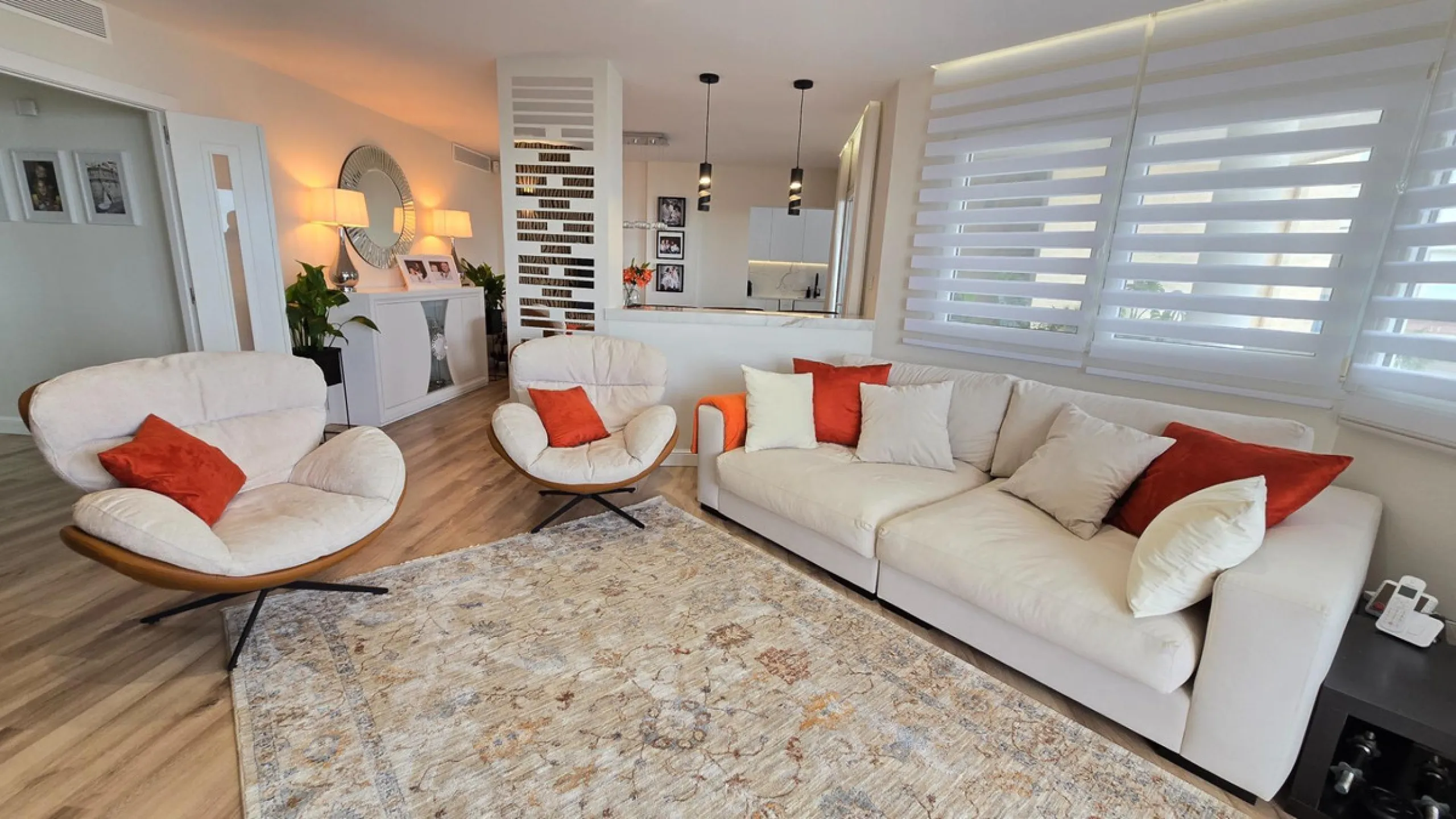 This 170 m2 apartment in Benalmádena Costa is more than just a home; it's the place where you'll want to build your best memories.