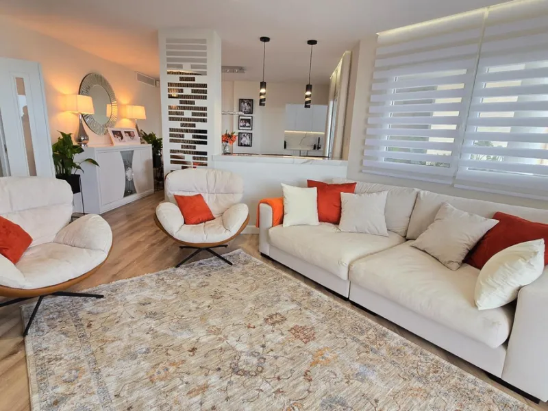 This 170 m2 apartment in Benalmádena Costa is more than just a home; it's the place where you'll want to build your best memories.