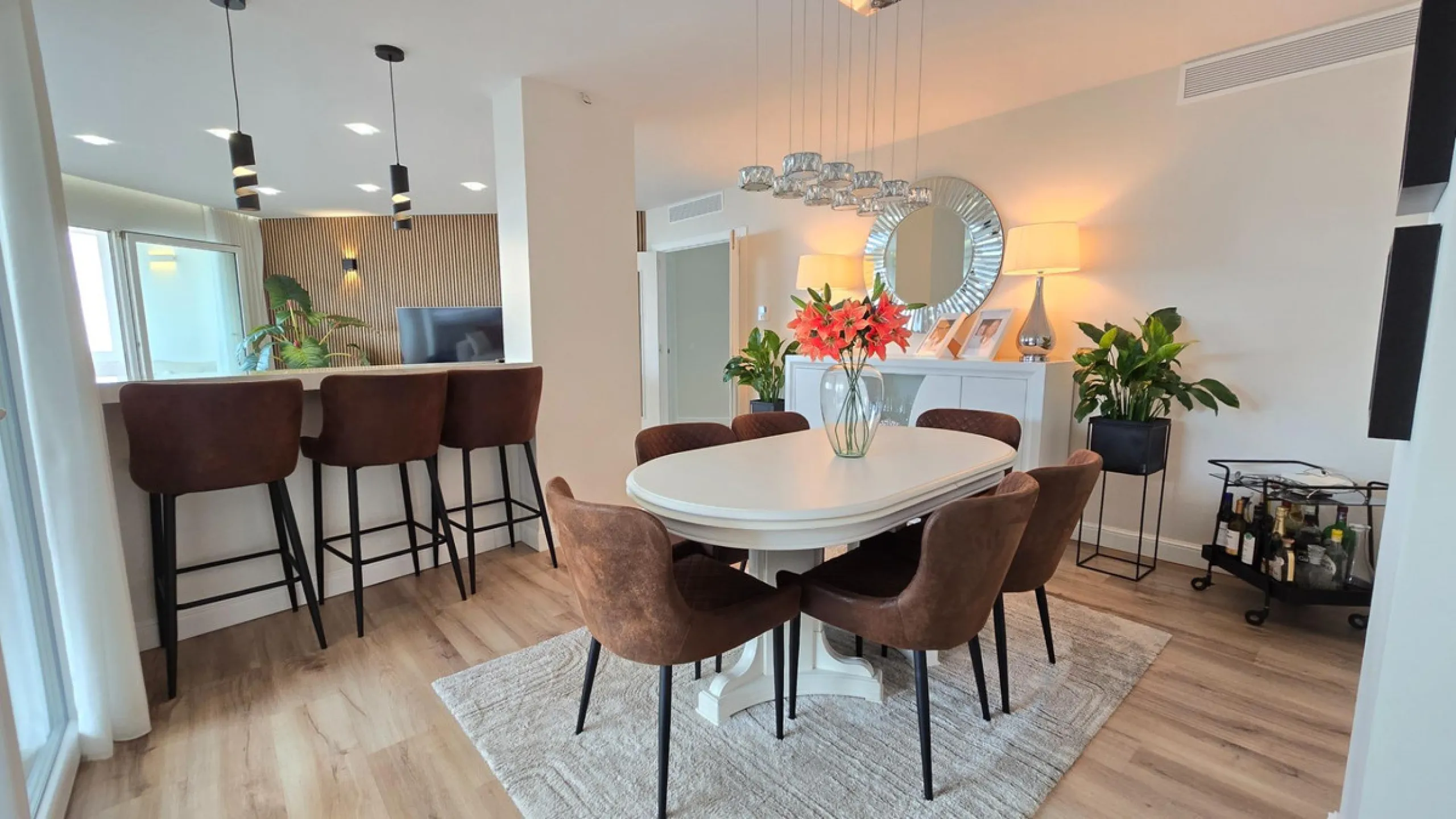 This 170 m2 apartment in Benalmádena Costa is more than just a home; it's the place where you'll want to build your best memories.