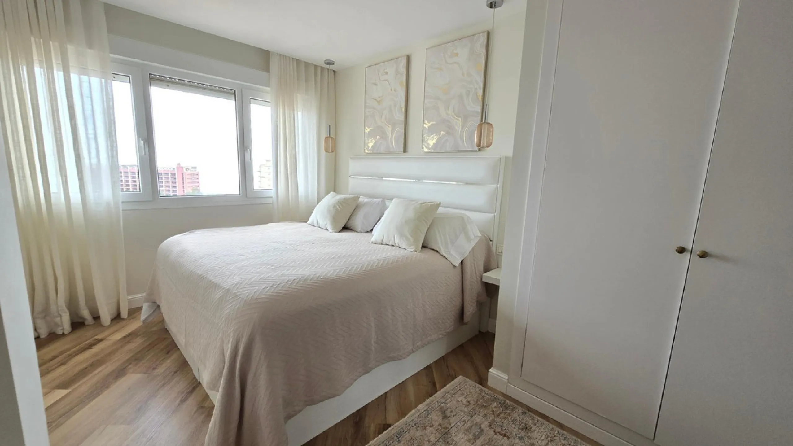 This 170 m2 apartment in Benalmádena Costa is more than just a home; it's the place where you'll want to build your best memories.