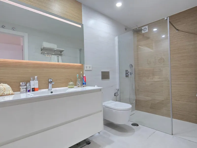 This 170 m2 apartment in Benalmádena Costa is more than just a home; it's the place where you'll want to build your best memories.