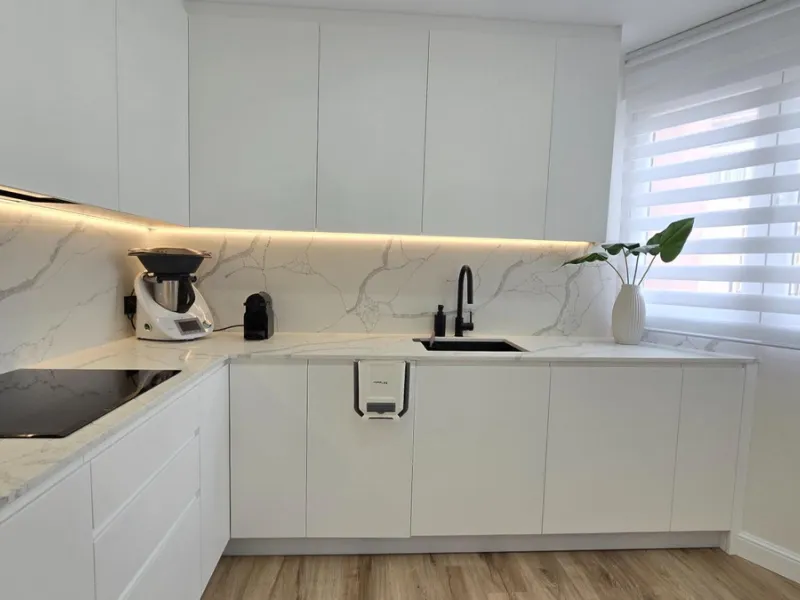 This 170 m2 apartment in Benalmádena Costa is more than just a home; it's the place where you'll want to build your best memories.