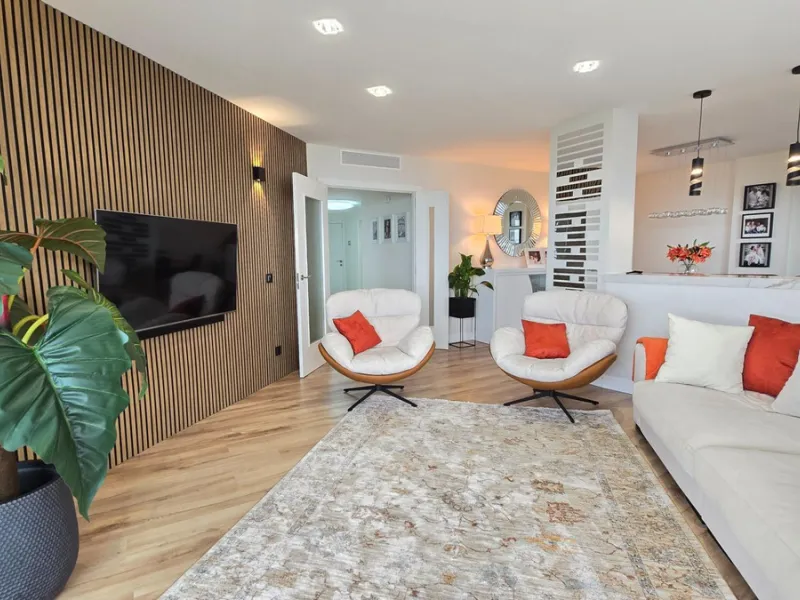 This 170 m2 apartment in Benalmádena Costa is more than just a home; it's the place where you'll want to build your best memories.