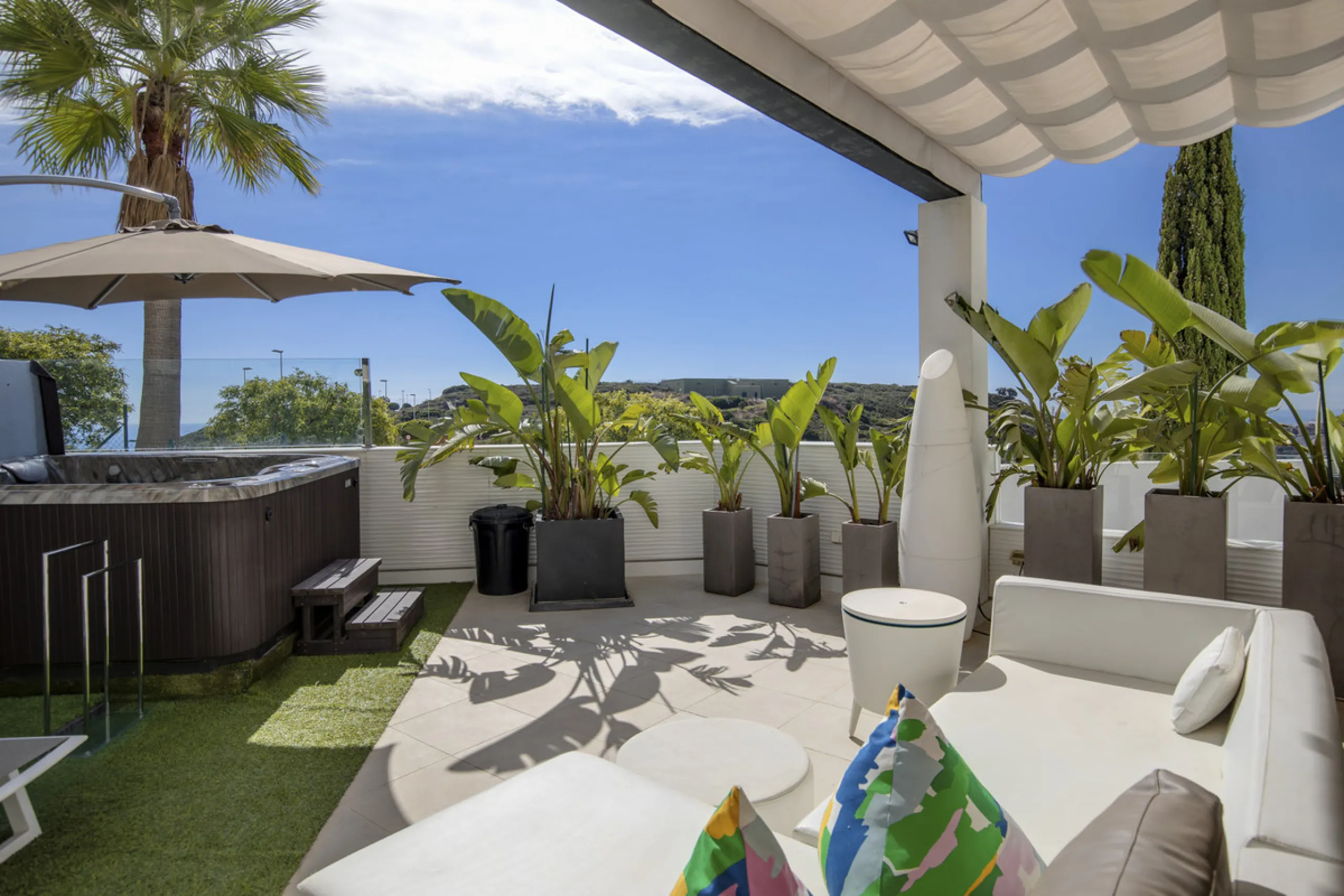 Set in an elevated position within the exclusive Finca Cortesin resort, this exceptional 2 bedroom, 2 bathroom ground-floor apartment epitomises contemporary luxury and refined Mediterranean living.