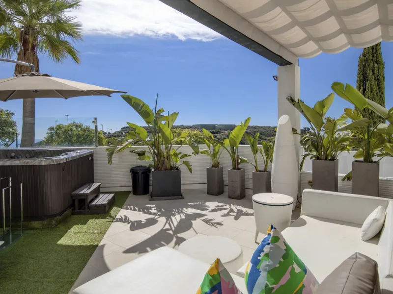 Set in an elevated position within the exclusive Finca Cortesin resort, this exceptional 2 bedroom, 2 bathroom ground-floor apartment epitomises contemporary luxury and refined Mediterranean living.