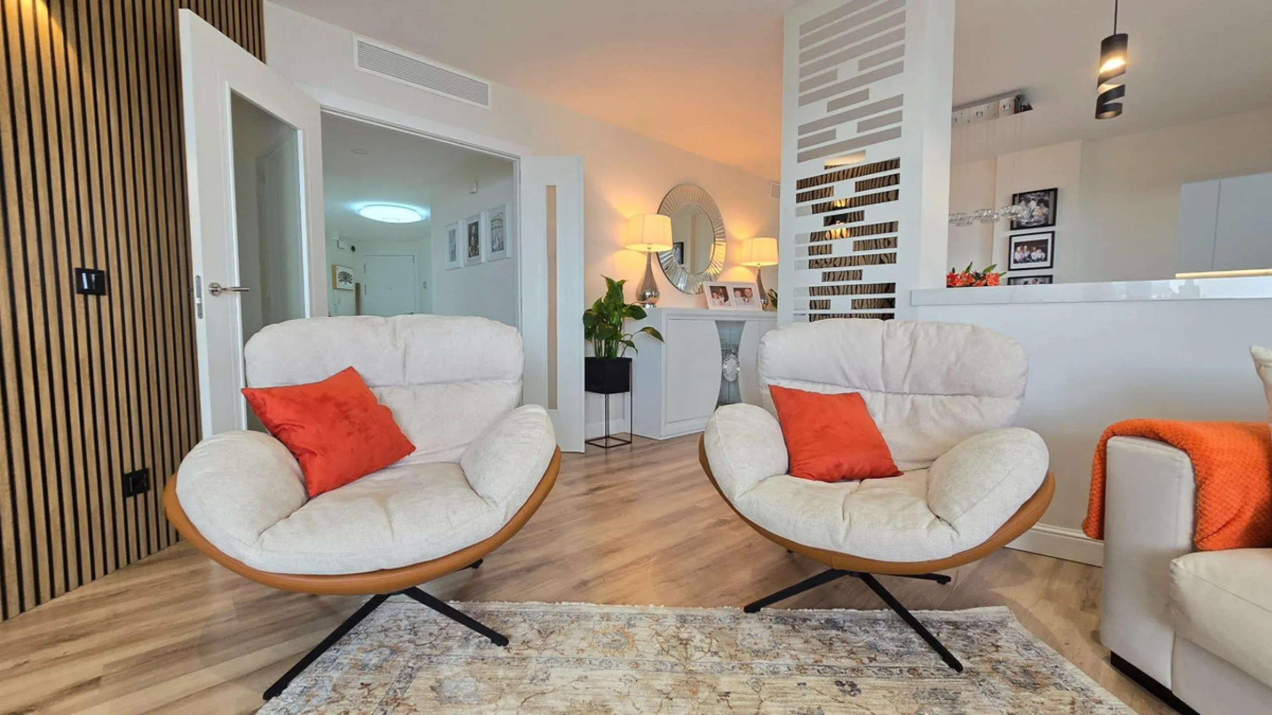 This 170 m2 apartment in Benalmádena Costa is more than just a home; it's the place where you'll want to build your best memories.