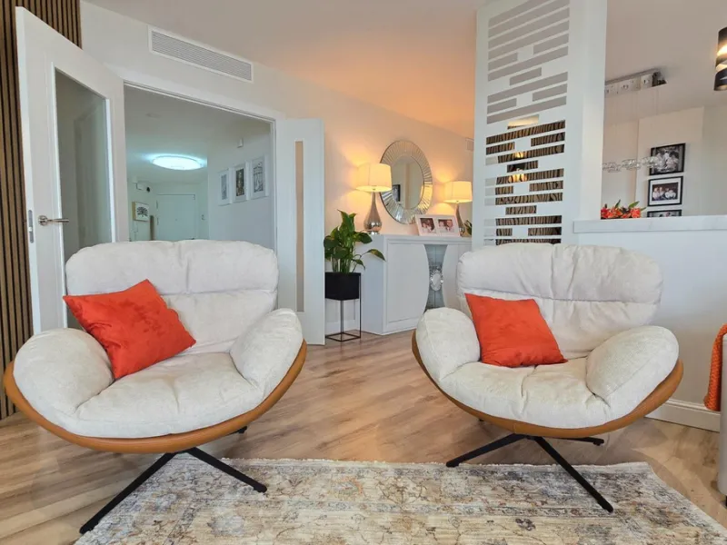 This 170 m2 apartment in Benalmádena Costa is more than just a home; it's the place where you'll want to build your best memories.