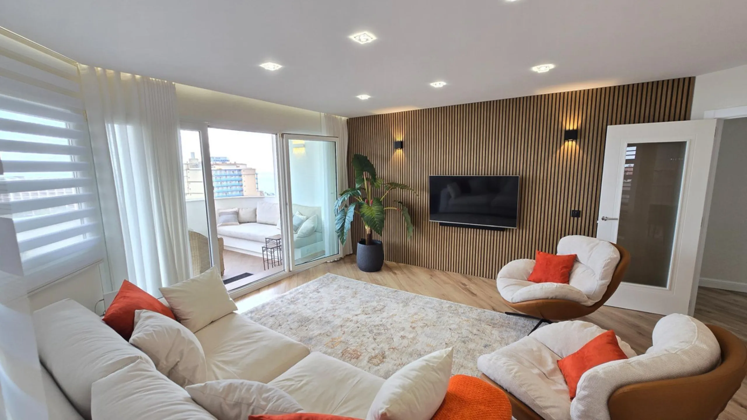 This 170 m2 apartment in Benalmádena Costa is more than just a home; it's the place where you'll want to build your best memories.