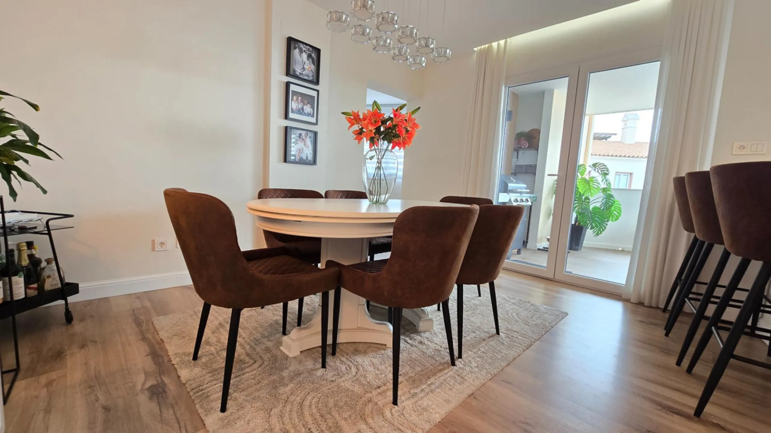 This 170 m2 apartment in Benalmádena Costa is more than just a home; it's the place where you'll want to build your best memories.