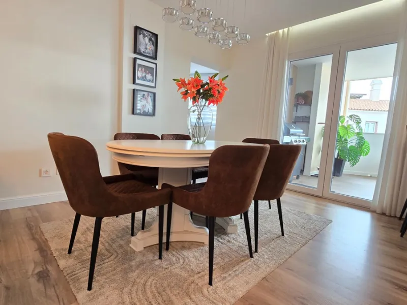 This 170 m2 apartment in Benalmádena Costa is more than just a home; it's the place where you'll want to build your best memories.