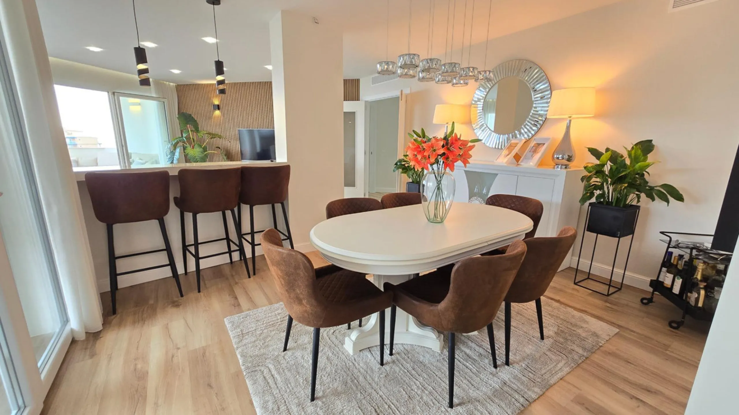 This 170 m2 apartment in Benalmádena Costa is more than just a home; it's the place where you'll want to build your best memories.