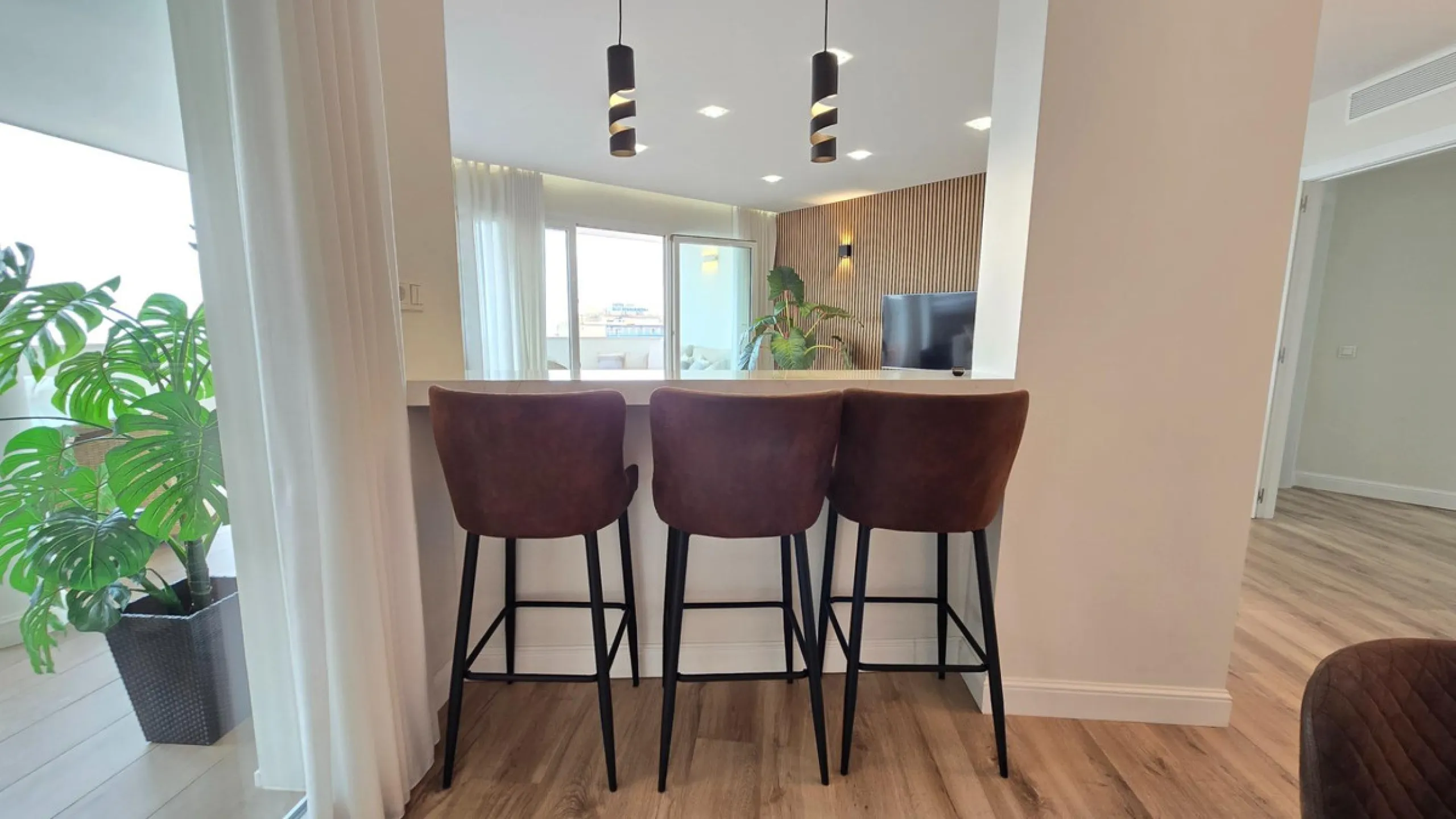 This 170 m2 apartment in Benalmádena Costa is more than just a home; it's the place where you'll want to build your best memories.