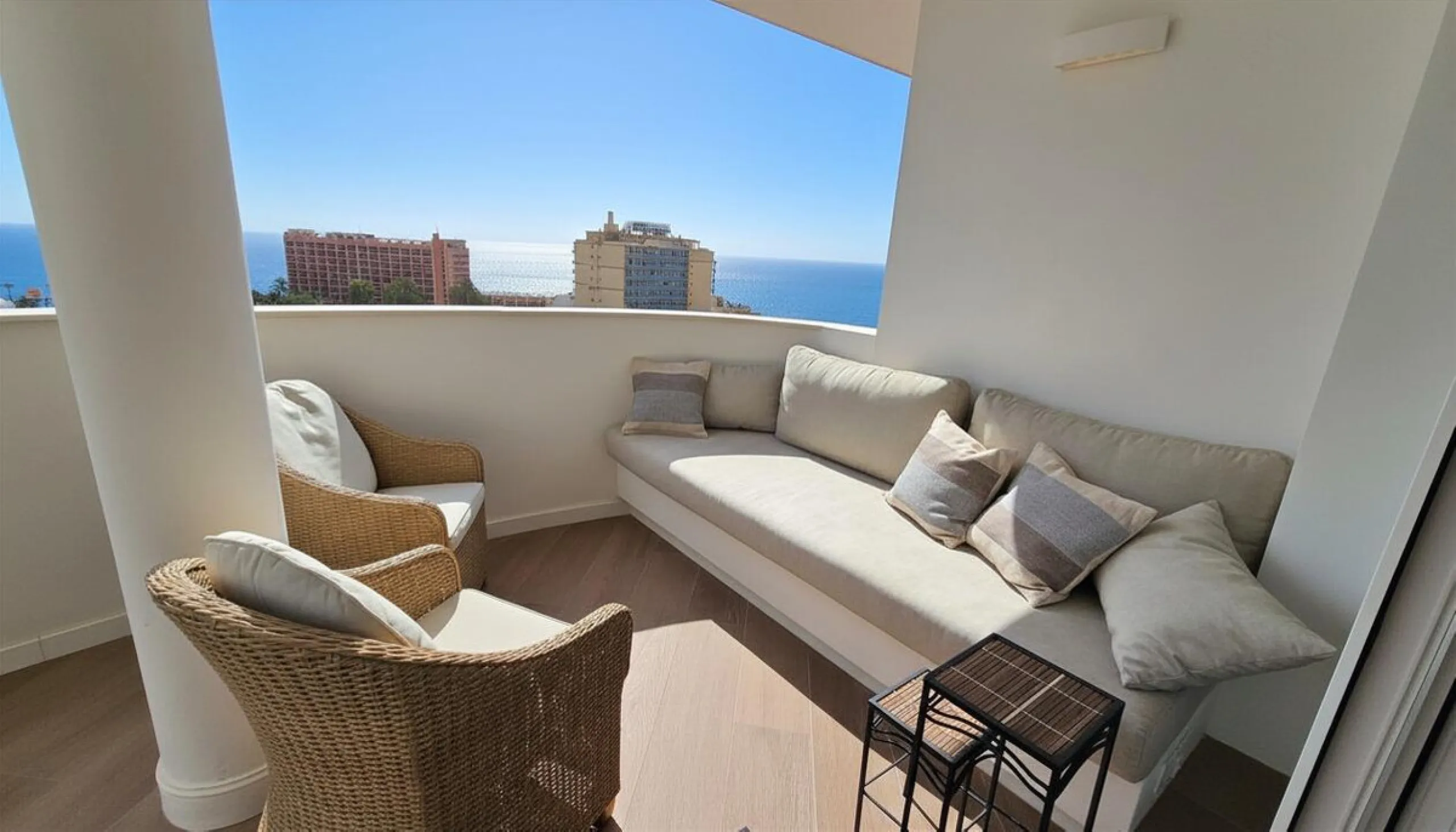 This 170 m2 apartment in Benalmádena Costa is more than just a home; it's the place where you'll want to build your best memories.