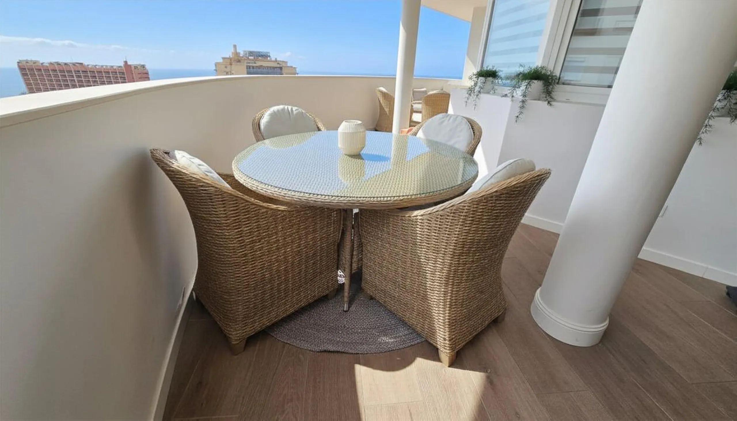 This 170 m2 apartment in Benalmádena Costa is more than just a home; it's the place where you'll want to build your best memories.