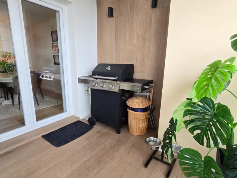 This 170 m2 apartment in Benalmádena Costa is more than just a home; it's the place where you'll want to build your best memories.