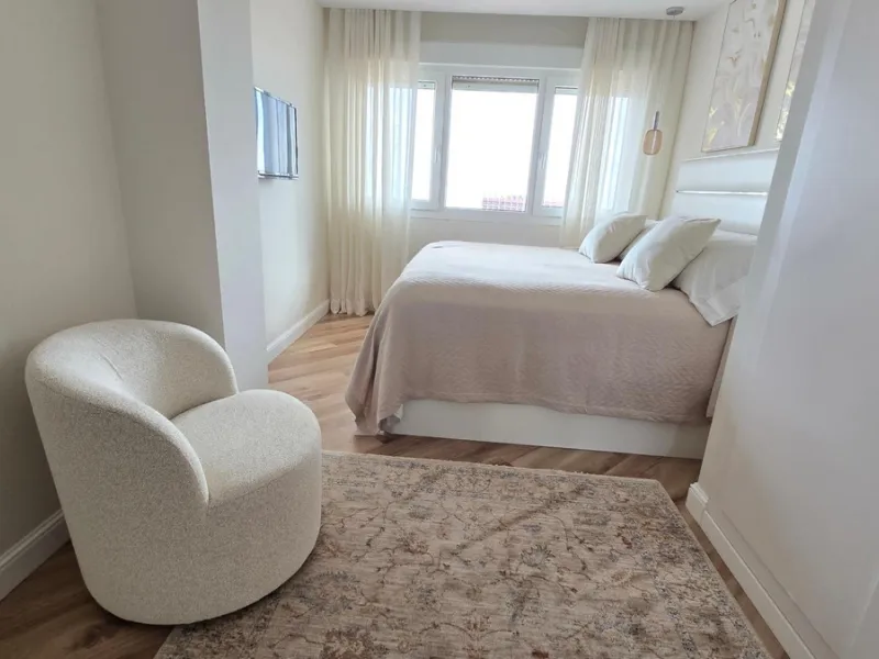 This 170 m2 apartment in Benalmádena Costa is more than just a home; it's the place where you'll want to build your best memories.