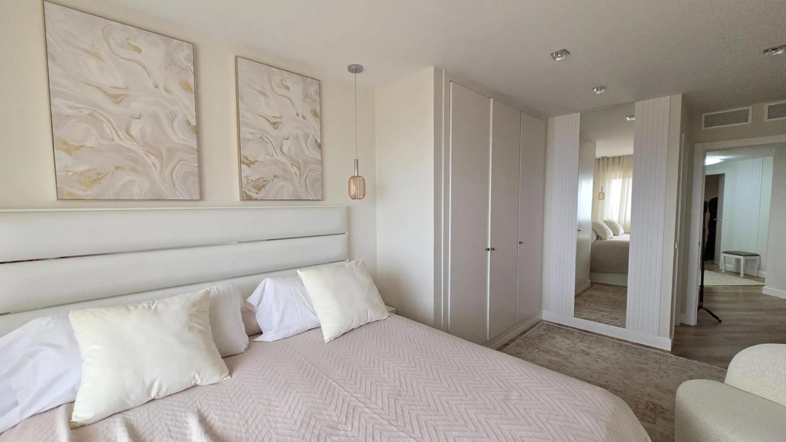 This 170 m2 apartment in Benalmádena Costa is more than just a home; it's the place where you'll want to build your best memories.