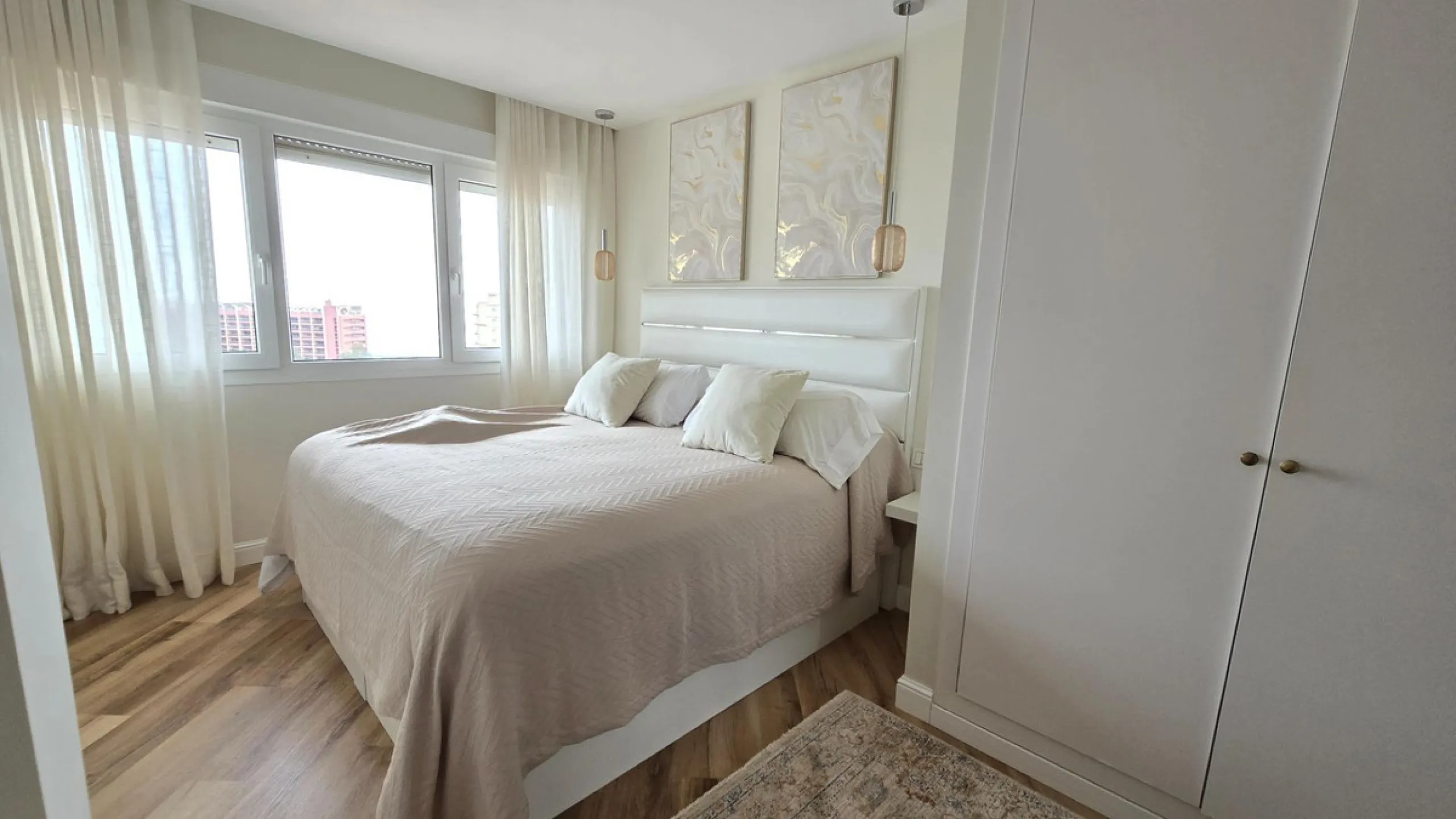 This 170 m2 apartment in Benalmádena Costa is more than just a home; it's the place where you'll want to build your best memories.