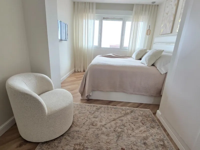 This 170 m2 apartment in Benalmádena Costa is more than just a home; it's the place where you'll want to build your best memories.