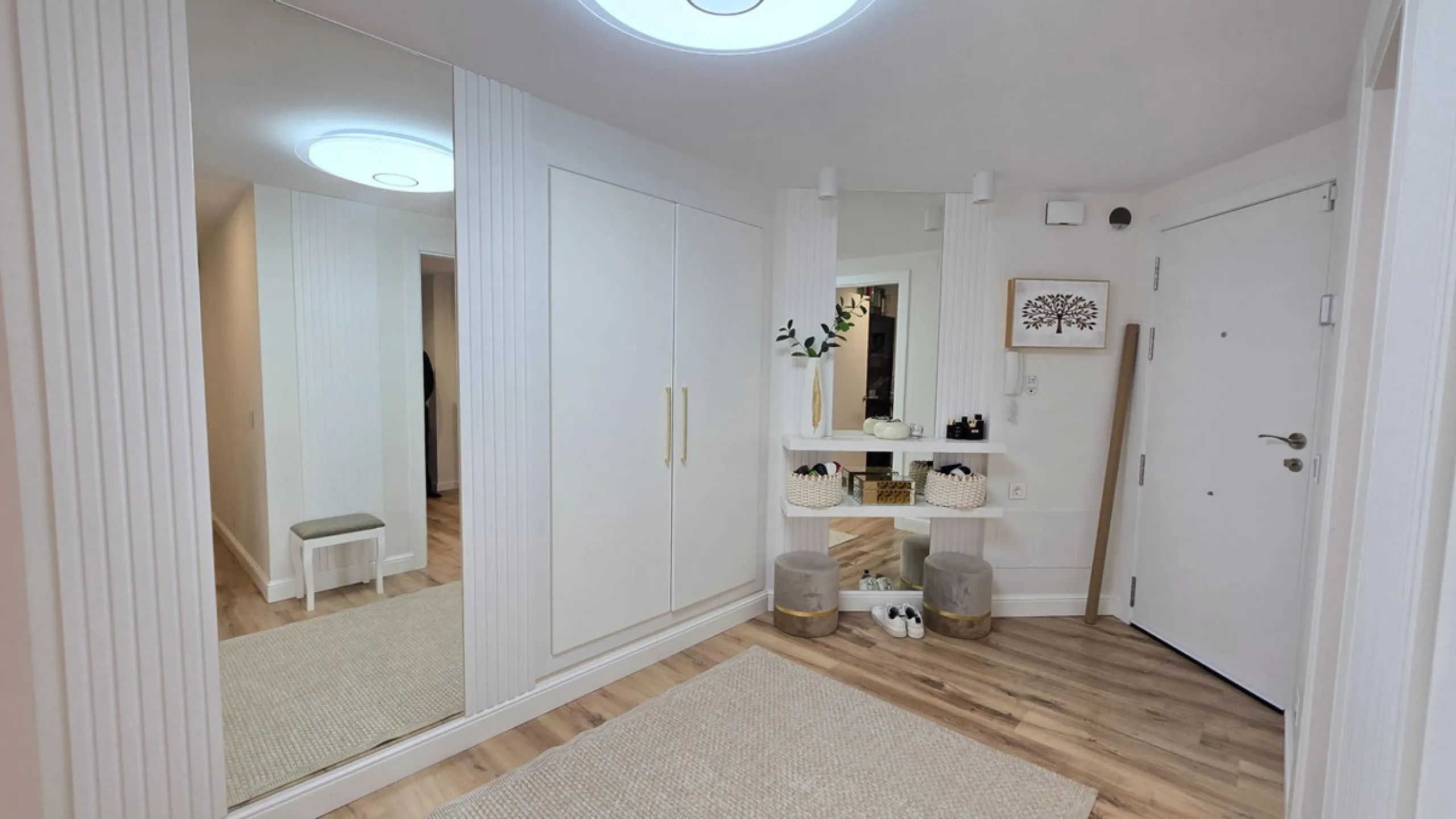 This 170 m2 apartment in Benalmádena Costa is more than just a home; it's the place where you'll want to build your best memories.