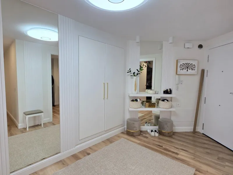 This 170 m2 apartment in Benalmádena Costa is more than just a home; it's the place where you'll want to build your best memories.