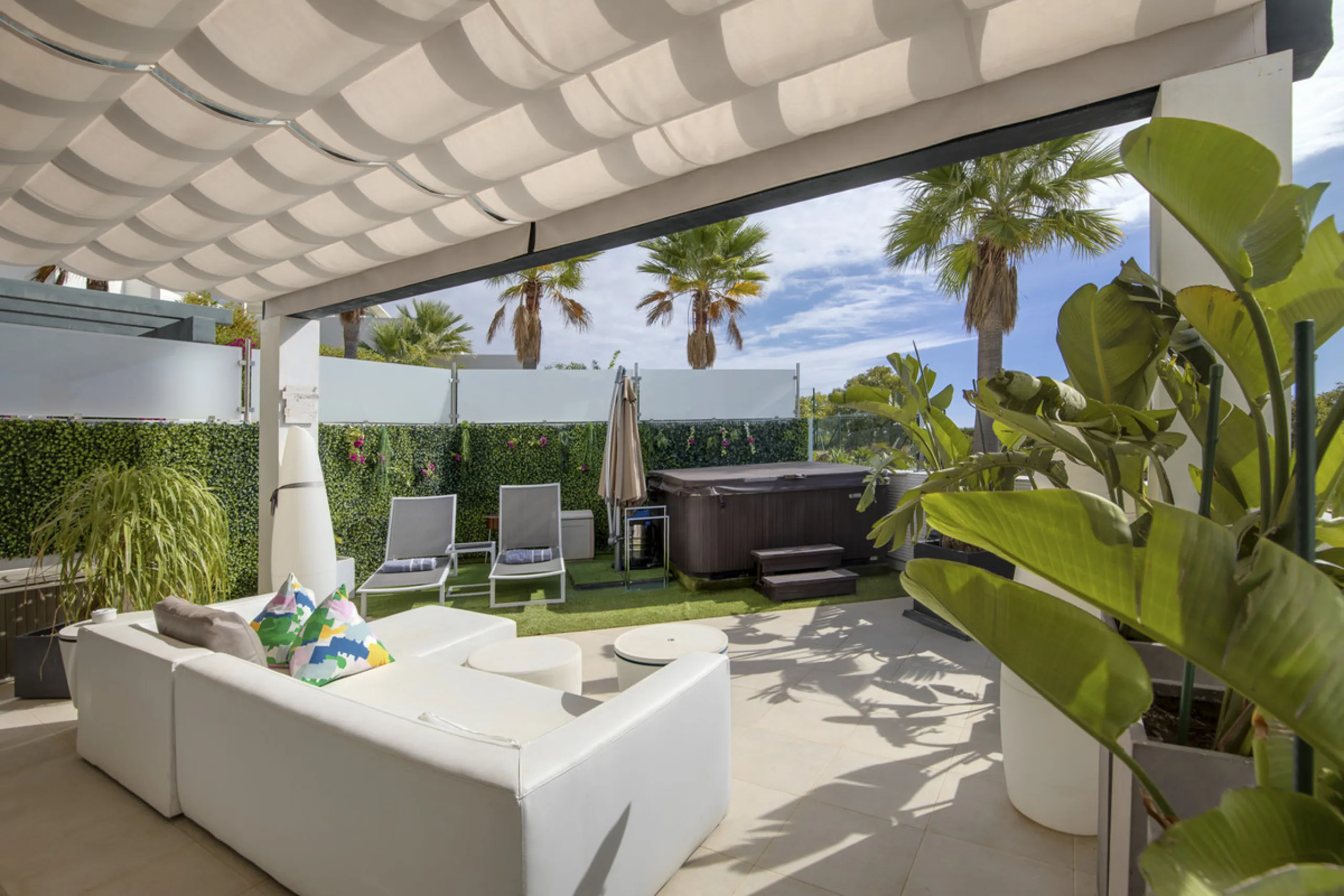 Set in an elevated position within the exclusive Finca Cortesin resort, this exceptional 2 bedroom, 2 bathroom ground-floor apartment epitomises contemporary luxury and refined Mediterranean living.