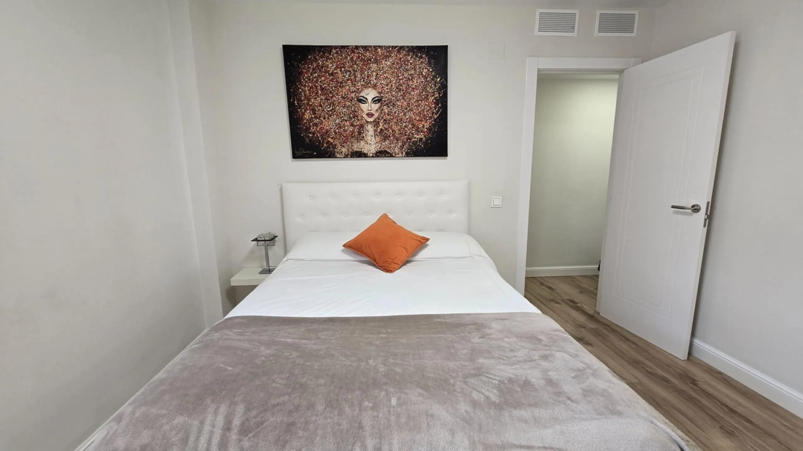 This 170 m2 apartment in Benalmádena Costa is more than just a home; it's the place where you'll want to build your best memories.