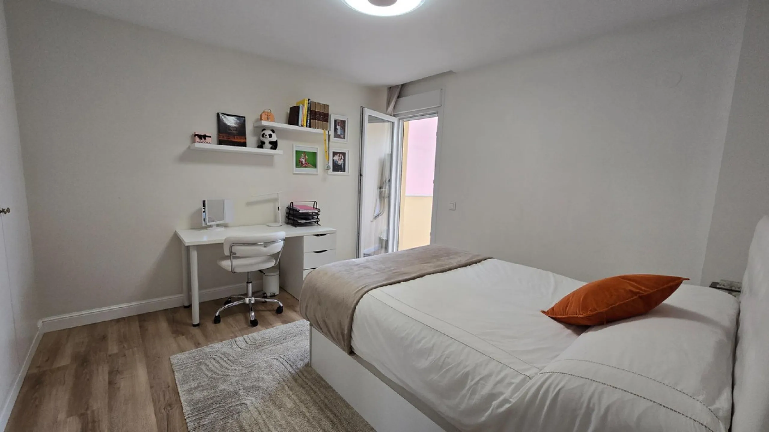 This 170 m2 apartment in Benalmádena Costa is more than just a home; it's the place where you'll want to build your best memories.
