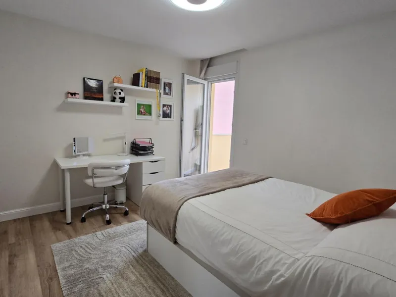 This 170 m2 apartment in Benalmádena Costa is more than just a home; it's the place where you'll want to build your best memories.