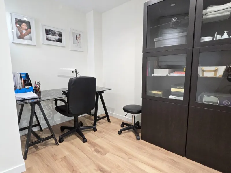 This 170 m2 apartment in Benalmádena Costa is more than just a home; it's the place where you'll want to build your best memories.