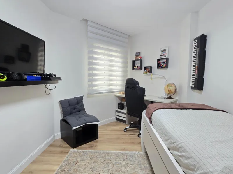 This 170 m2 apartment in Benalmádena Costa is more than just a home; it's the place where you'll want to build your best memories.