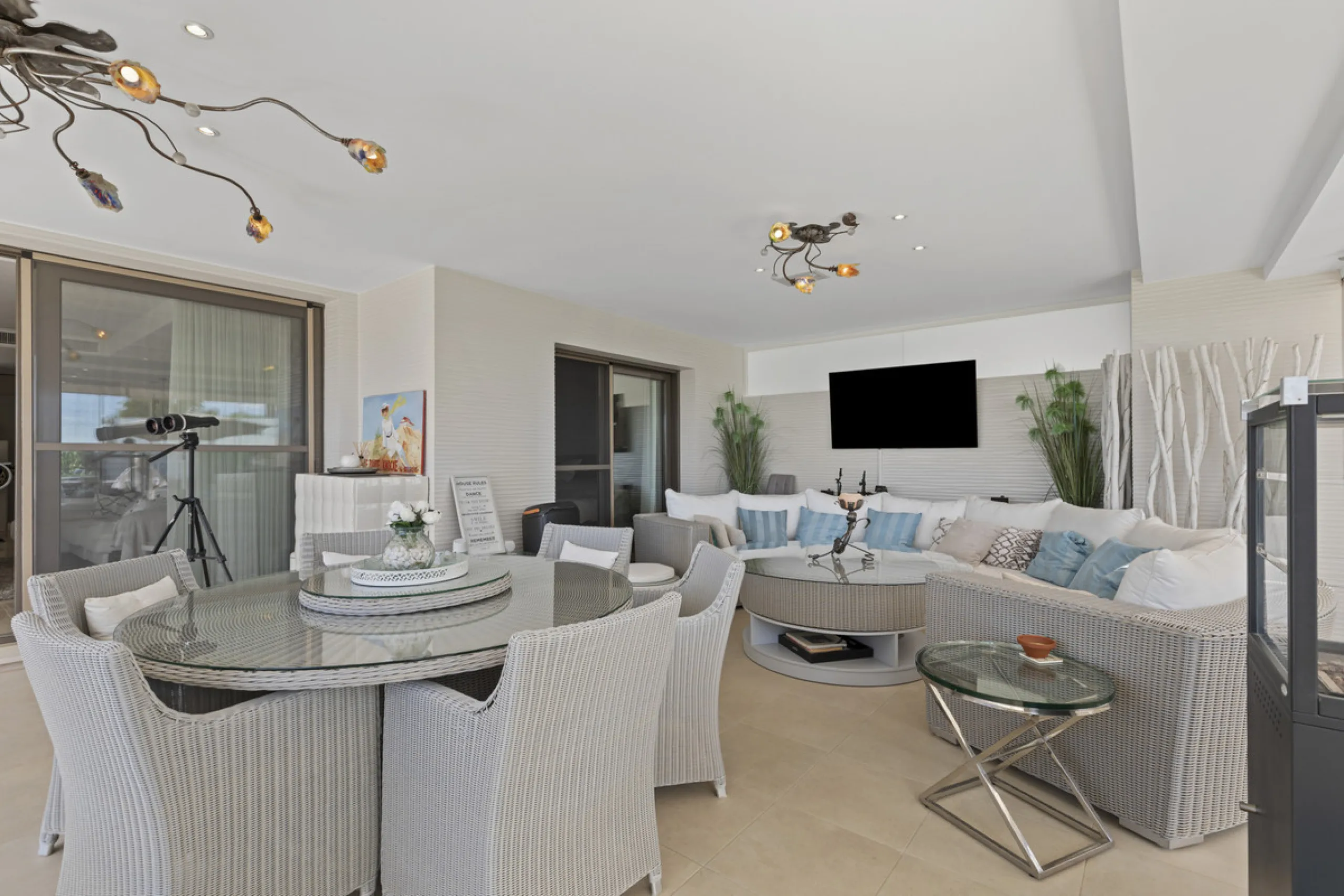Set in an elevated position within the exclusive Finca Cortesin resort, this exceptional 2 bedroom, 2 bathroom ground-floor apartment epitomises contemporary luxury and refined Mediterranean living.
