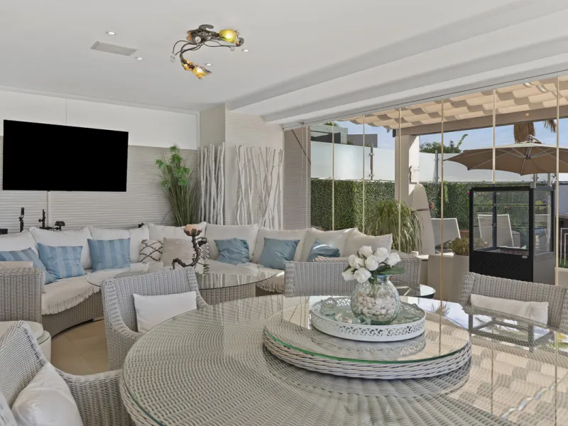 Set in an elevated position within the exclusive Finca Cortesin resort, this exceptional 2 bedroom, 2 bathroom ground-floor apartment epitomises contemporary luxury and refined Mediterranean living.
