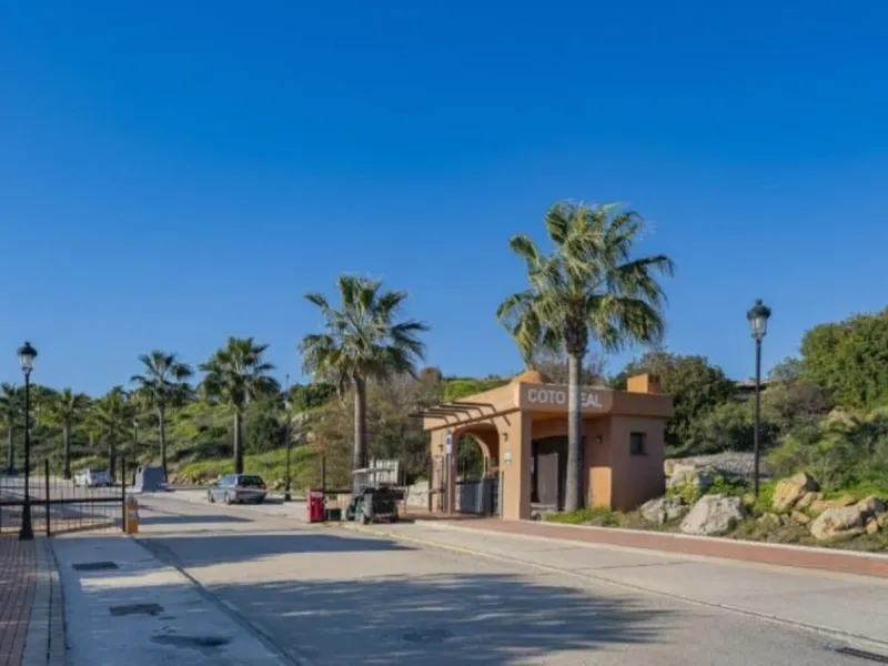 Middle Floor Apartment, La Duquesa, Costa del Sol.