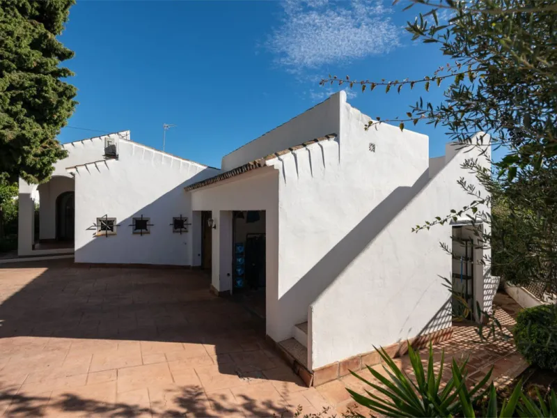 Cosy and authentic villa for sale!